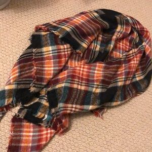 Triangle plaid scarf